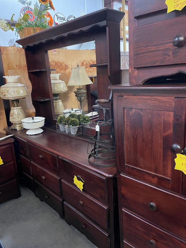 Dresser and hutch set hotsell